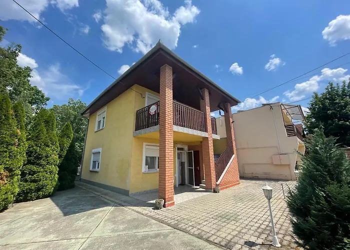 Rozsa Lak