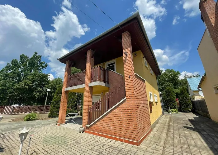 Rozsa Lak